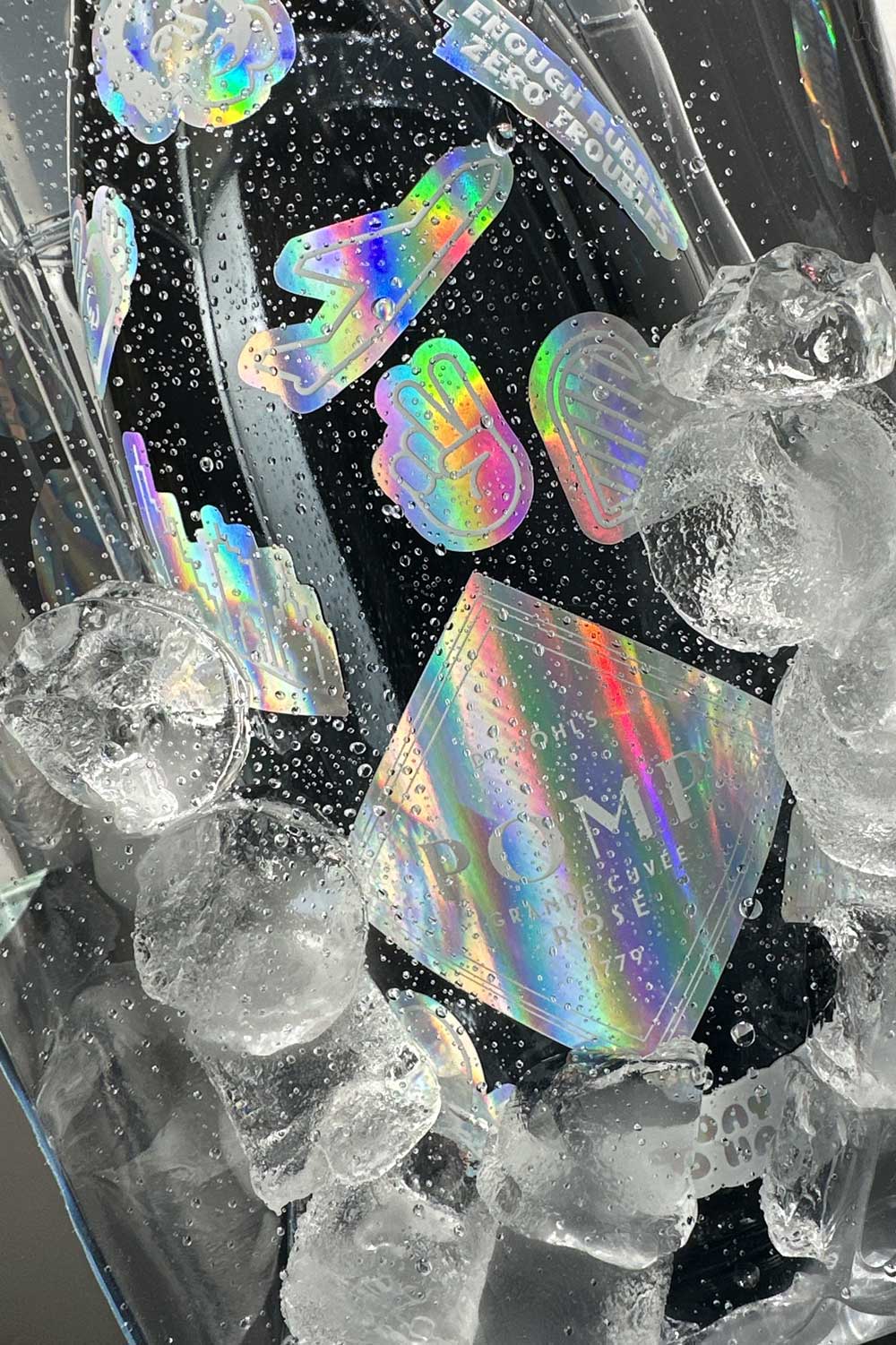 Eisgekühlte Magnum Sekt Limited Edition mit Eiswürfeln