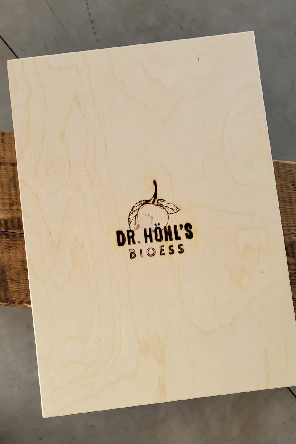 bio holz geschenkkiste detail individuelles branding