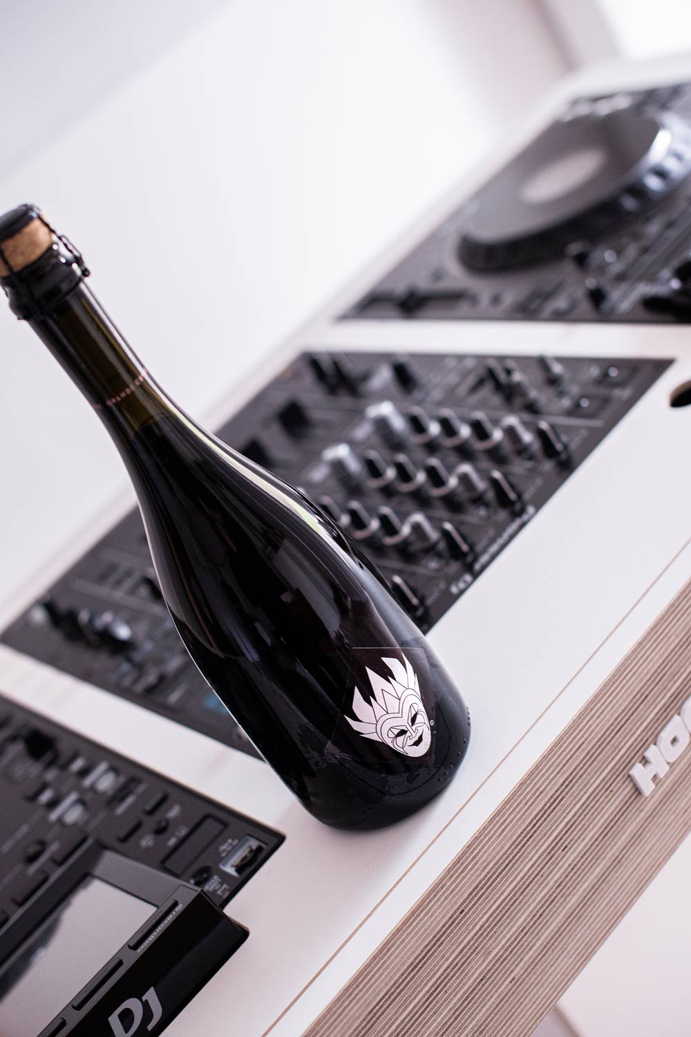 pomp sekt boris brejcha special edition vor mischpult
