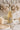 sektflasche 0,0 alkoholfrei feinherb in baby shower setting mit herzchen und balongirlande