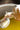 apfelessig flasche mit dosierhilfe für genaues abmessen von 1 esslöffel